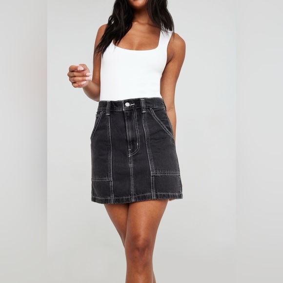 NWT Levi’s Mini High Waist Black jeans skirt Classic Black Denim size 27 - Picture 1 of 10